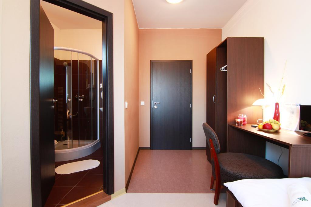 Hotel JBI Wellness Kolín Zimmer foto